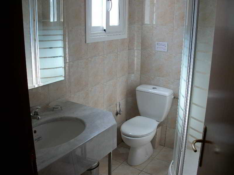 Dioni Studios & Apartments Poros  Buitenkant foto