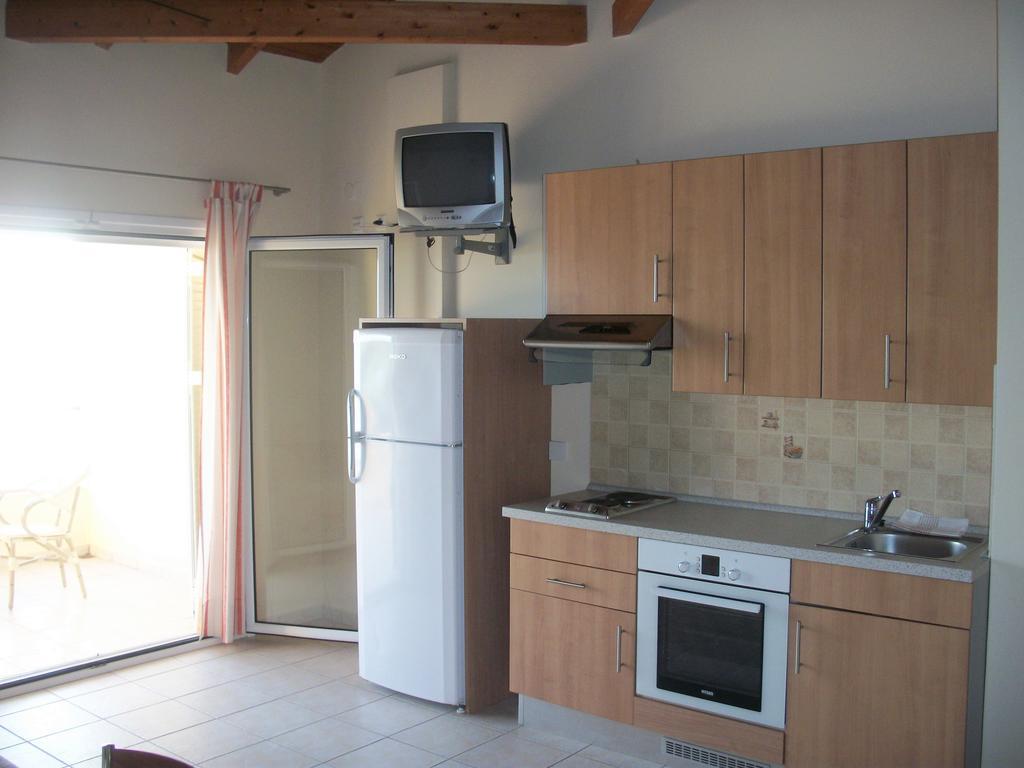 Dioni Studios & Apartments Poros  Buitenkant foto