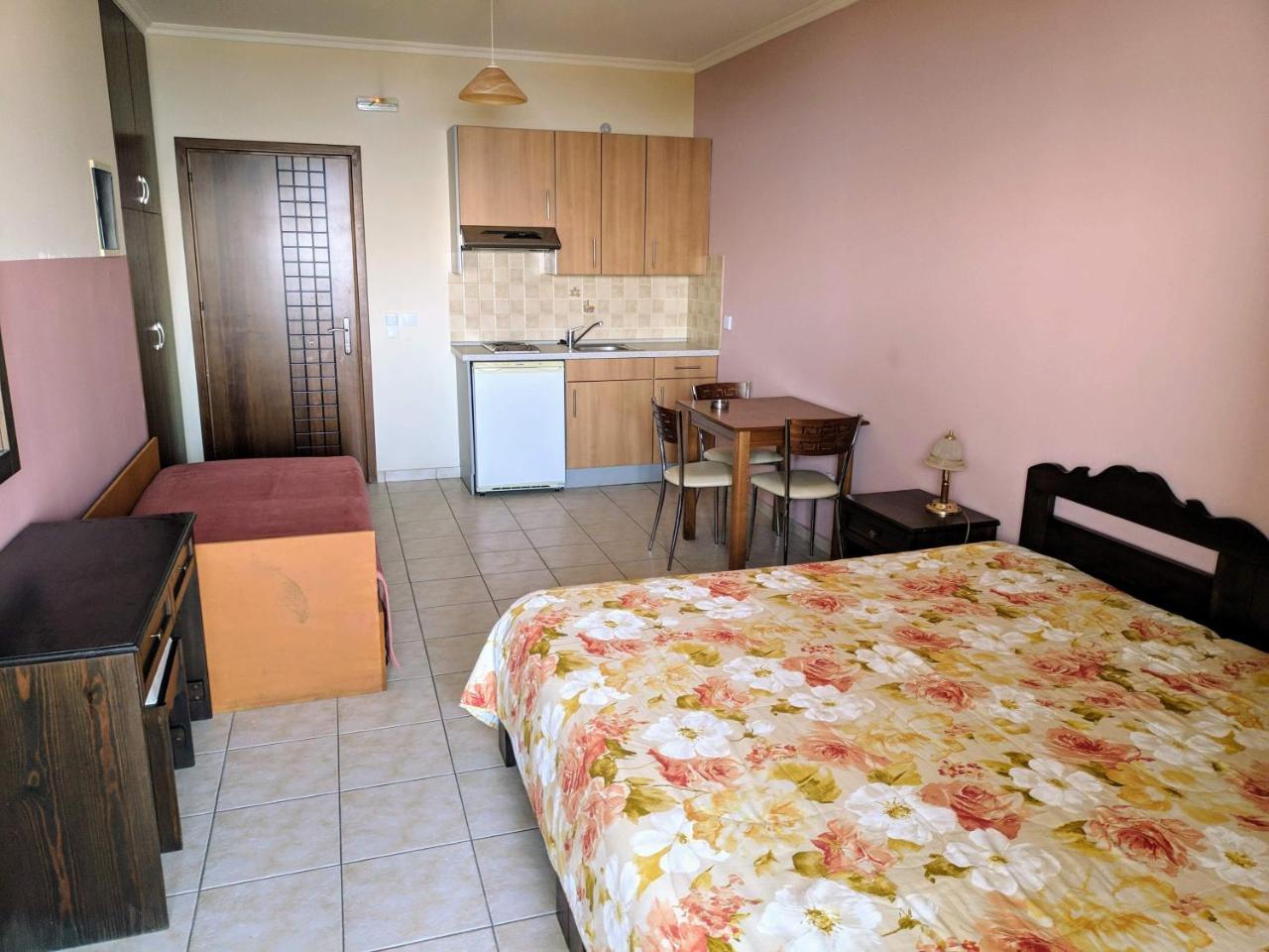 Dioni Studios & Apartments Poros  Buitenkant foto