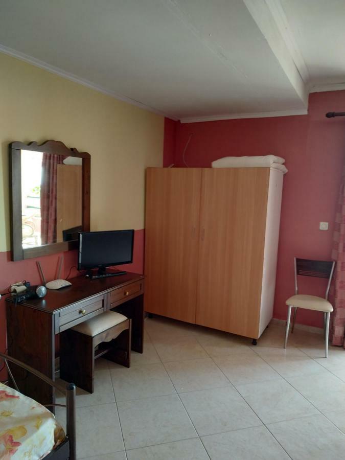 Dioni Studios & Apartments Poros  Buitenkant foto